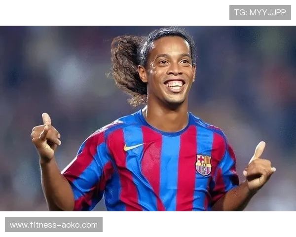 足球明星真实照片：球场上与生活中的不同面孔展现